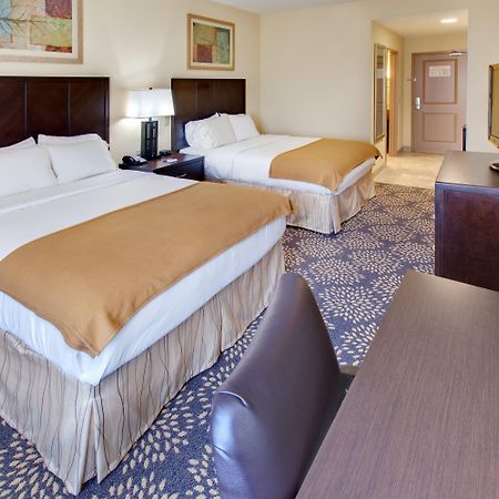Holiday Inn Express Hotel & Suites Grand Island By Ihg Oda fotoğraf