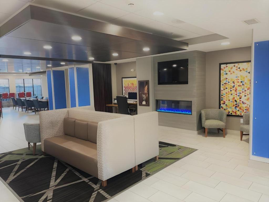 Holiday Inn Express Hotel & Suites Grand Island By Ihg Dış mekan fotoğraf